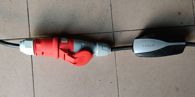 Переходник для зарядного кабеля Tesla Mobile Connector на 16А и 32А