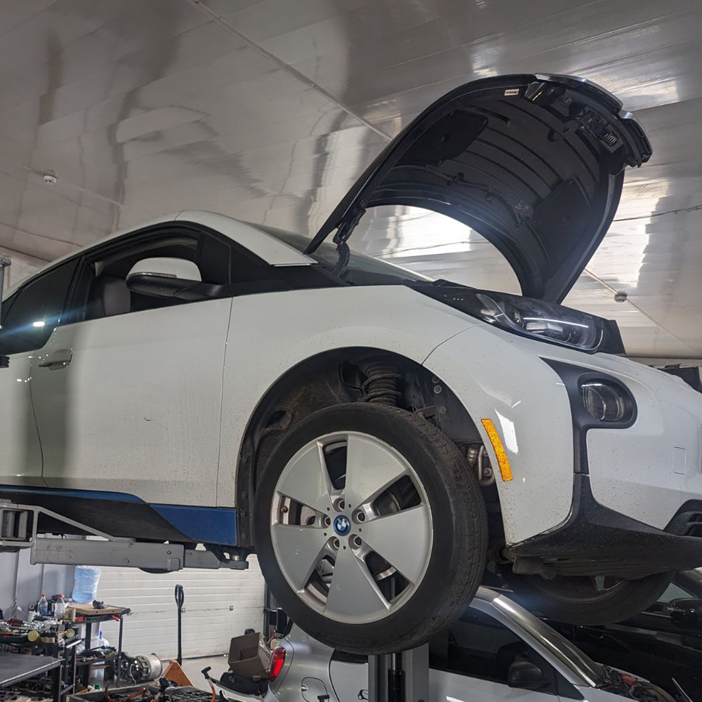 Ремонт батареи электромобиля BMW i3