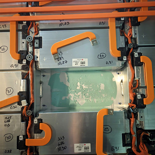 Заменили два модуля ВВ батареи, обновили программное обеспечение