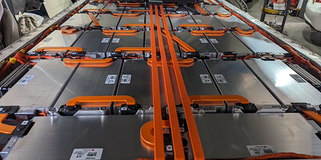 Заменили два модуля ВВ батареи, обновили программное обеспечение