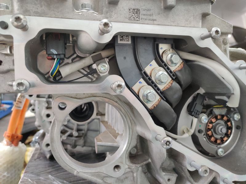 Ремонт двигателя Zeekr 001